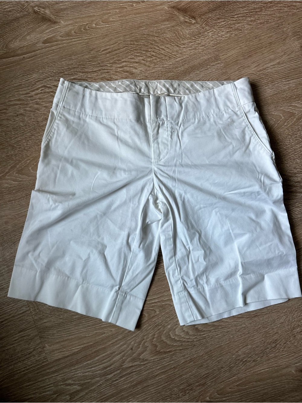 GAP women’s shorts white size 2